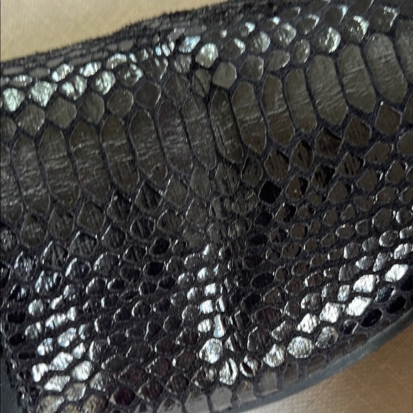 Clarks Black Slip on Black Snake Skin Shoes Size 8.5 - Picture 5 of 5